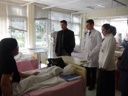 Antalya’da diyaliz hastaları ücretsiz olarak hastaneye naklediliyor