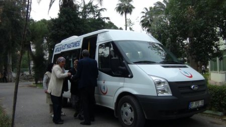 Antalya’da diyaliz hastaları ücretsiz olarak hastaneye naklediliyor