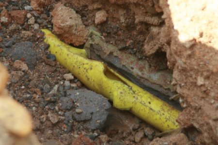 Antalya’da doğalgaz borusunun delinmesi paniğe neden oldu