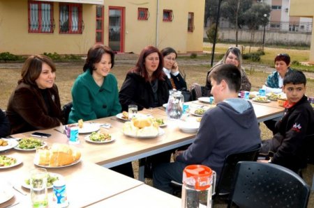 Antalya'da Gönül Elçileri heyeti, Sevgi Evleri'ni ziyaret etti