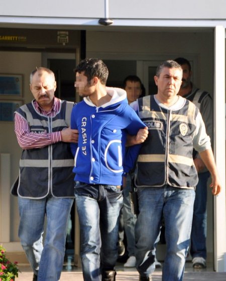 Antalya'da kar maskeli market soygununun failleri yakalandı