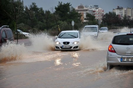 Antalya'da metrekareye 45 kilogram yağış düştü