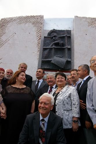Antalya'da Nazım Hikmet Heykeli Açıldı