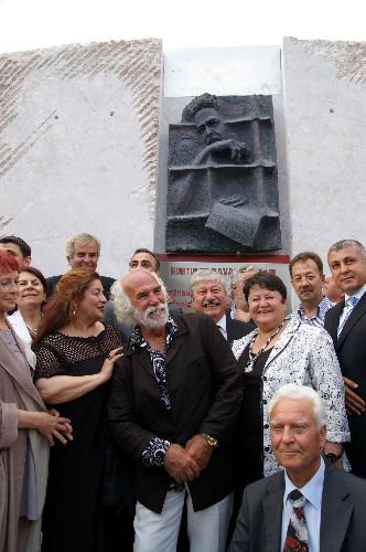 Antalya'da Nazım Hikmet Heykeli Açıldı