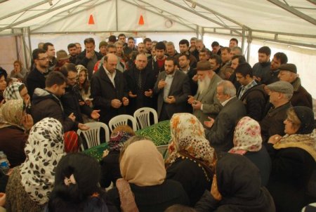 Antalya'da sele kapılan minik Emine toprağa verildi