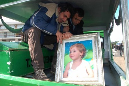 Antalya'da sele kapılan minik Emine toprağa verildi