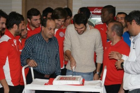Antalya'da Servet Çavuşoğlu'na sürpriz doğum günü