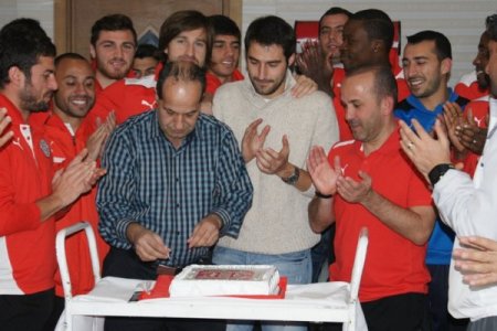 Antalya'da Servet Çavuşoğlu'na sürpriz doğum günü