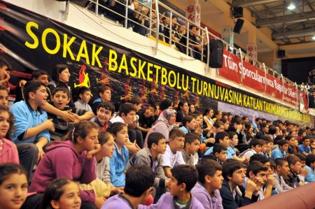 Antalya'da sokak basketbolu turnuvasında bin 600 öğrenci mücadele edecek