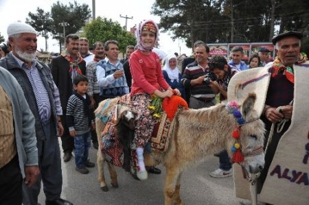Antalya'da temsili İkinci Yörük Göçü düzenlendi