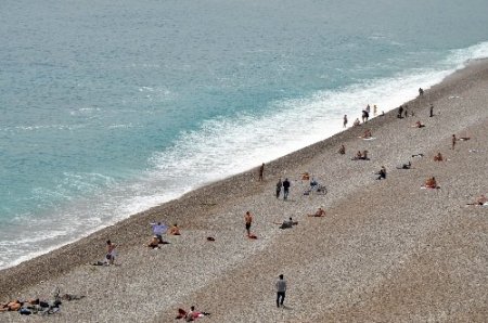 Antalya'da termometre 30 dereceyi gösterdi