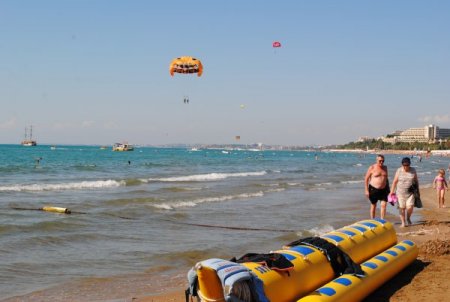 Antalya'da Yağışlı Havadan Sonra, Yazdan Kalma Günler Yaşanıyor