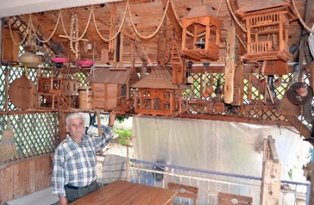 Antalya'da yılların marangozu evini müzeye dönüştürdü