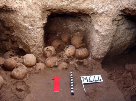 Antalya'daki Antik Kent Kazılarında 100 Kişilik Toplu Mezar Bulundu