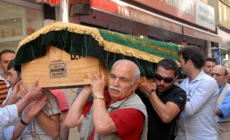 Antalya'daki Kazada Hayatını Kaybeden Tur Rehberi Toprağa Verildi