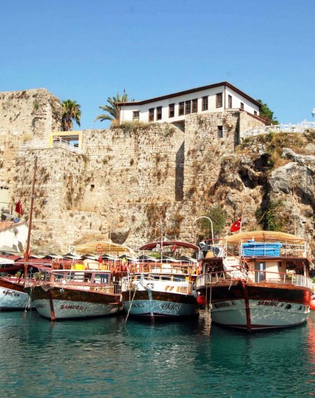 Antalya’daki tarihi surlar onarılacak