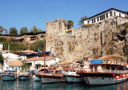 Antalya’daki tarihi surlar onarılacak