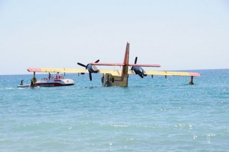 Antalya'daki yangın devam ediyor: Uçak arıza yaptı, köydeki evler boşaltıldı