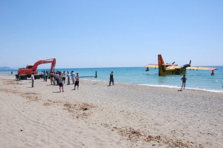 Antalya'daki yangın devam ediyor: Uçak arıza yaptı, köydeki evler boşaltıldı