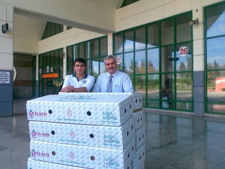 Antalya’dan Van'da görev yapan öğretmenlere 12 bin karanfil