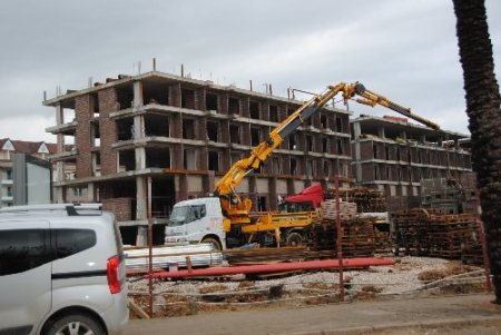 Antalya'nın turistik bölgelerinde 5 aylık inşaat yasağı başladı