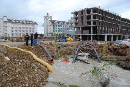 Antalya'nın turistik bölgelerinde 5 aylık inşaat yasağı başladı
