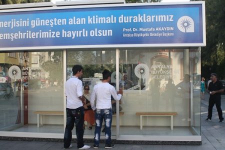 Antalya'ya güneş enerjisi ile çalışan klimalı durak