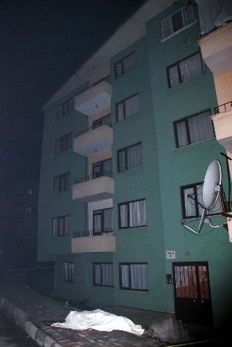 Anten Ayarlamaya Çıktığı Çatıdan Düşerek Öldü