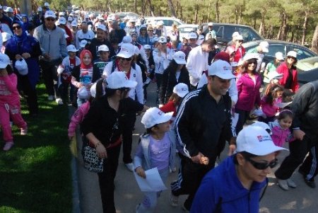 Antep yemeklerinin yaptığı kiloları doğa yürüyüşünde atmaya çalıştılar