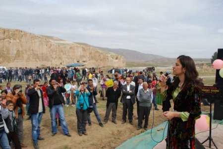 Antik Kent’te 3 Dilli Nevruz Kutlaması