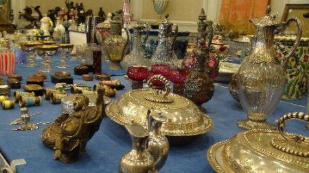 Antika ipek mendil ile birlik çağrısı