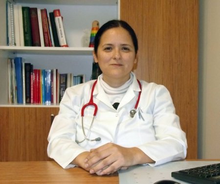 Apartman girişine bırakılan Murat bebek, hayata tutundu