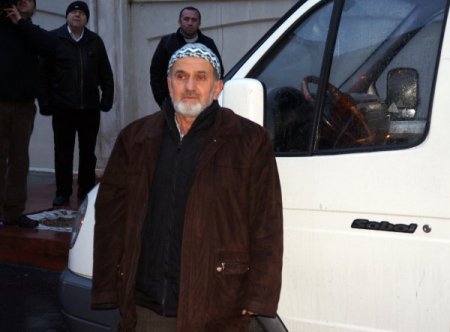 Apartmanın çatısı alev alev yandı