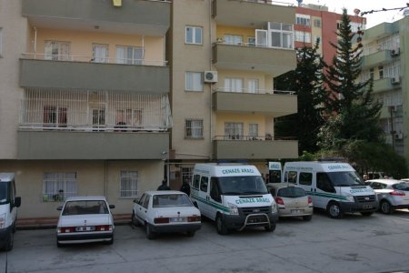 Apatman yöneticisi cinnet getirdi, 2 kişiyi öldürüp canına kıydı