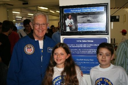 Apollo 16 astronotu Charlie Duke İzmir'de