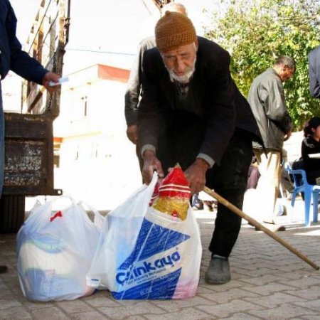 Araban'da Fakir Ailelere Gıda Yardımı Yapıldı