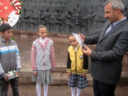 'Arabanla Değil, Aklınla Yarış'