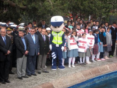 'Arabanla Değil, Aklınla Yarış'