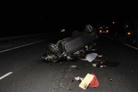 Araç kontrolden çıkarak karşı şeride geçti, 2 kardeş öldü