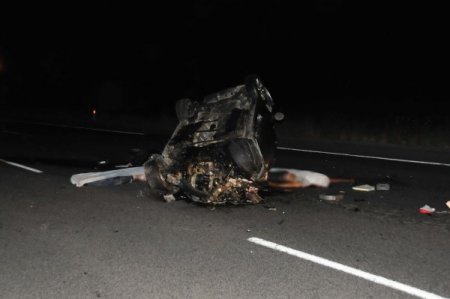 Araç kontrolden çıkarak karşı şeride geçti, 2 kardeş öldü