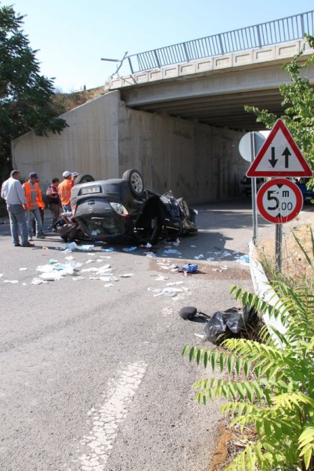 Araç Köprüden Aşağıya Uçtu, Baba İle Oğlu Hayatını Kaybetti