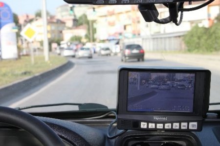 Araç kullanırken cep telefonuyla konuşanlara ceza yağdı