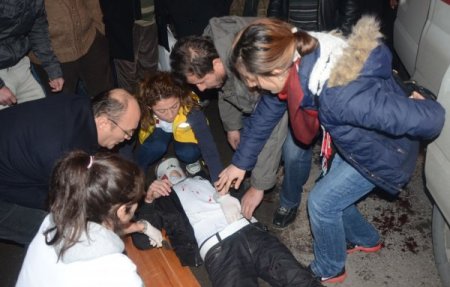 Aracın çarptığı genç yaralandı