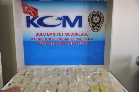 Aracın mazot deposundan eroin çıktı