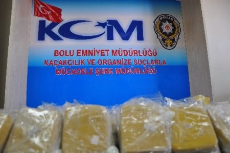 Aracın mazot deposundan eroin çıktı