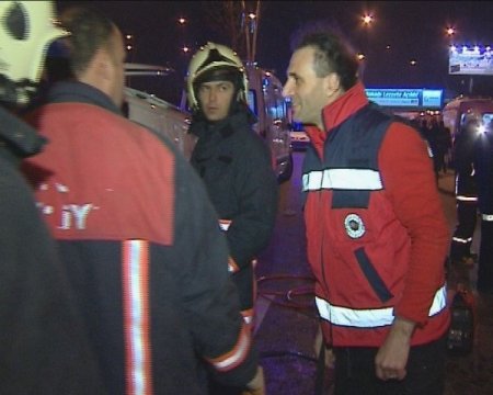 Aracında sıkışan yaralının yardımına UMKE görevlisi yetişti