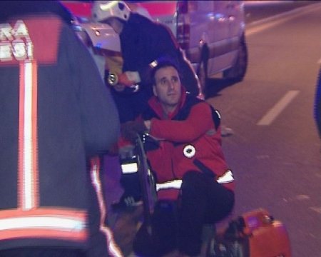 Aracında sıkışan yaralının yardımına UMKE görevlisi yetişti