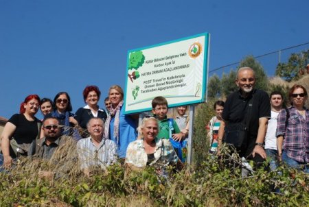 Araçlardaki karbon salınımını telafi etmek için fidan diktiler