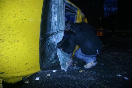 Araçta Sıkışan Yaralının Yardımına İl Sağlık Müdür Yardımcısı Koştu