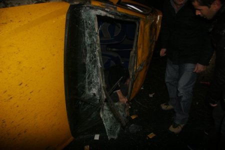 Araçta Sıkışan Yaralının Yardımına İl Sağlık Müdür Yardımcısı Koştu